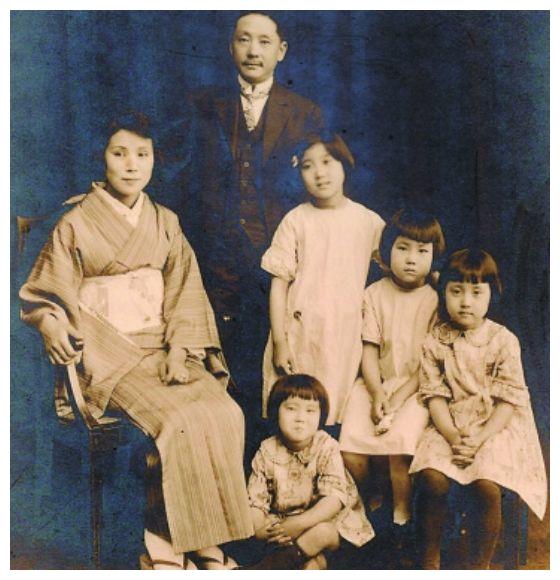 她是日本人坚决嫁到中国从不教孩子日语女儿人人皆知