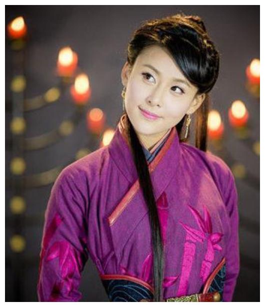 她颜值在线混迹娱乐圈多年被称为富二代收割机却一直不温不火