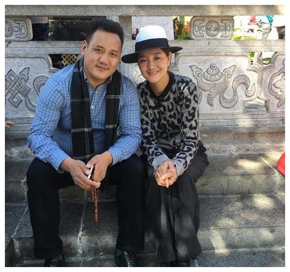 降央卓玛与老公丁珍曲扎近照老公185英俊潇洒超浪漫