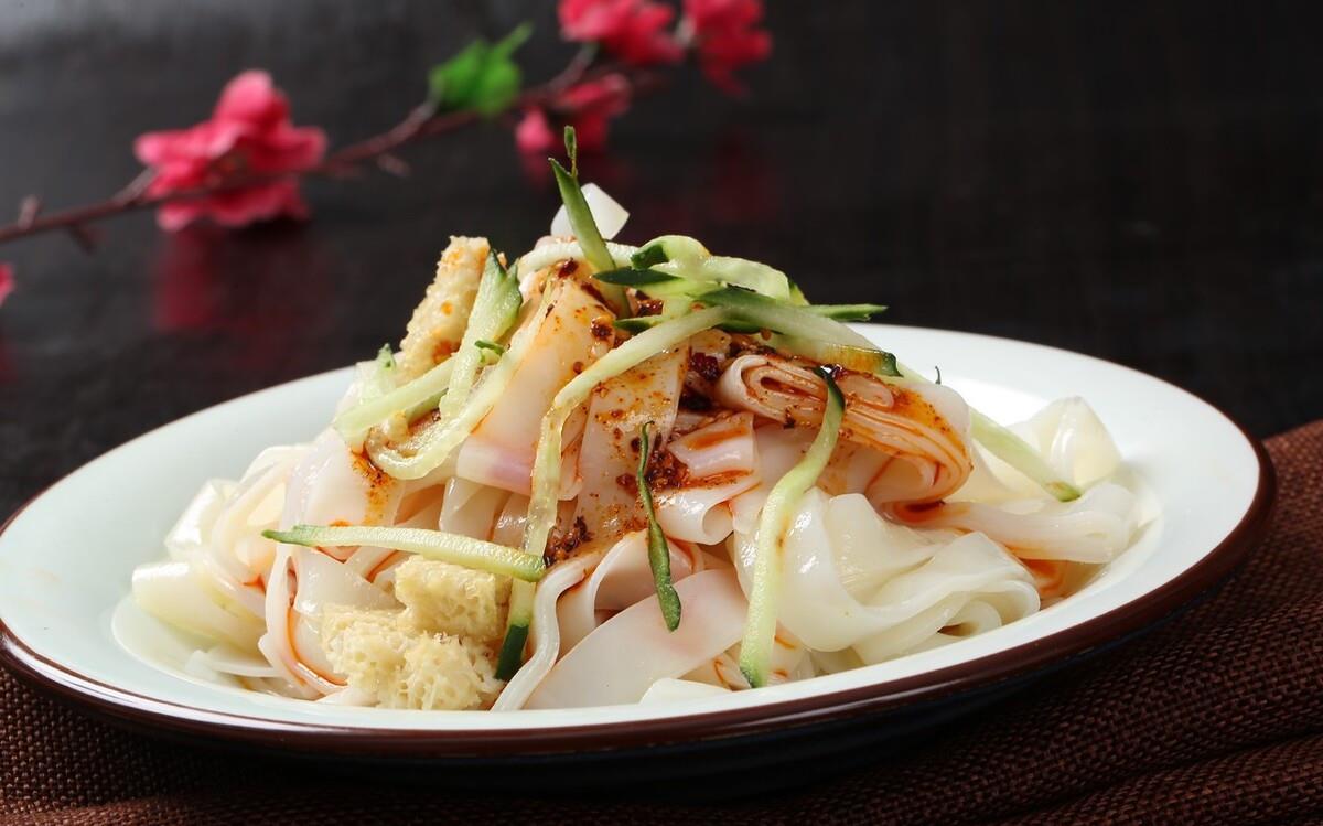 凉皮好吃的杆件就靠这碗大料水还不知道的赶紧看过来