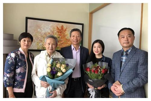 一级演员童双春病逝,主持人可凡悼念:去年还参与录制节目__财经头条