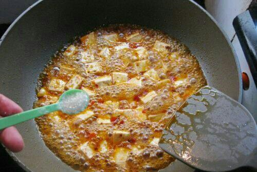 《中华小当家》里的麻婆豆腐,最重要的一步原来这么简单休闲区蓝鸢梦想 - Www.slyday.coM 《中华小当家》里的麻婆豆腐,最重要的一步原来这么简单休闲区蓝鸢梦想 - Www.slyday.coM