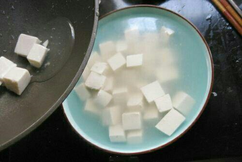 《中华小当家》里的麻婆豆腐,最重要的一步原来这么简单休闲区蓝鸢梦想 - Www.slyday.coM 《中华小当家》里的麻婆豆腐,最重要的一步原来这么简单休闲区蓝鸢梦想 - Www.slyday.coM