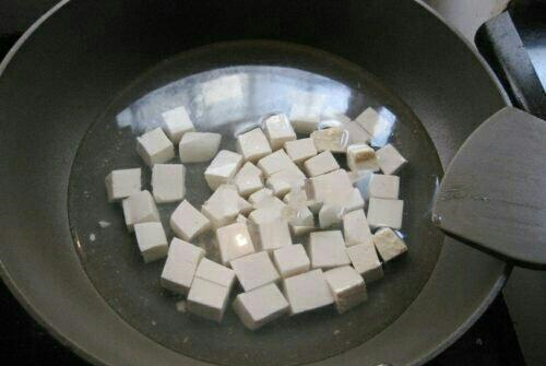 《中华小当家》里的麻婆豆腐,最重要的一步原来这么简单休闲区蓝鸢梦想 - Www.slyday.coM 《中华小当家》里的麻婆豆腐,最重要的一步原来这么简单休闲区蓝鸢梦想 - Www.slyday.coM