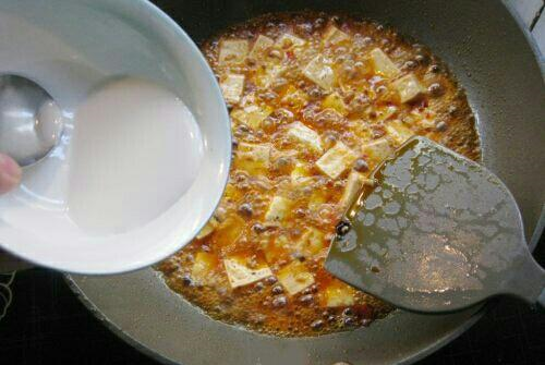 《中华小当家》里的麻婆豆腐,最重要的一步原来这么简单休闲区蓝鸢梦想 - Www.slyday.coM 《中华小当家》里的麻婆豆腐,最重要的一步原来这么简单休闲区蓝鸢梦想 - Www.slyday.coM