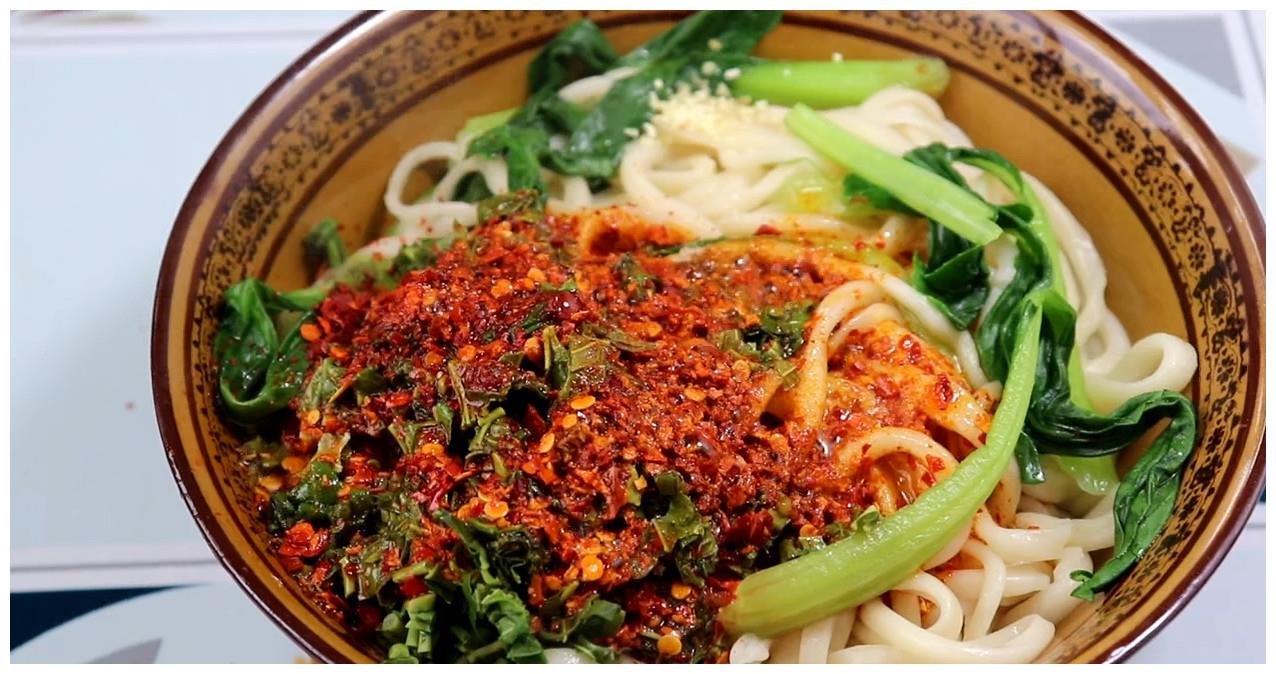 其实在山西运城这边很多饭店都有主打香椿油泼面,特别的普及.