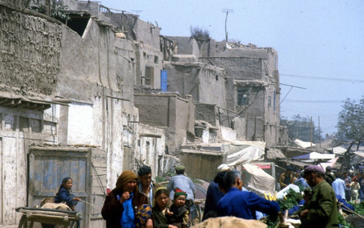 老照片:1992年的新疆喀什,街头遍布正宗的新疆烤羊肉串_高清图集_新浪