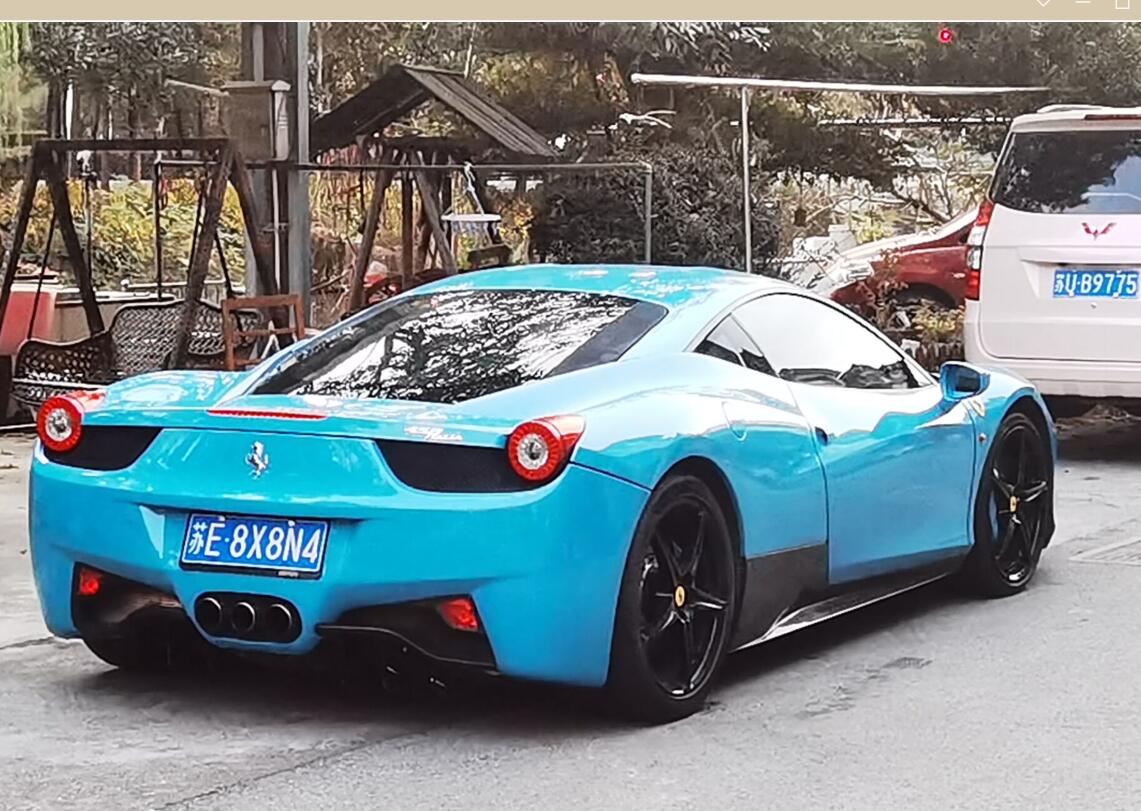江苏常熟市区实拍法拉利458跑车,亮蓝色车身相当醒目!