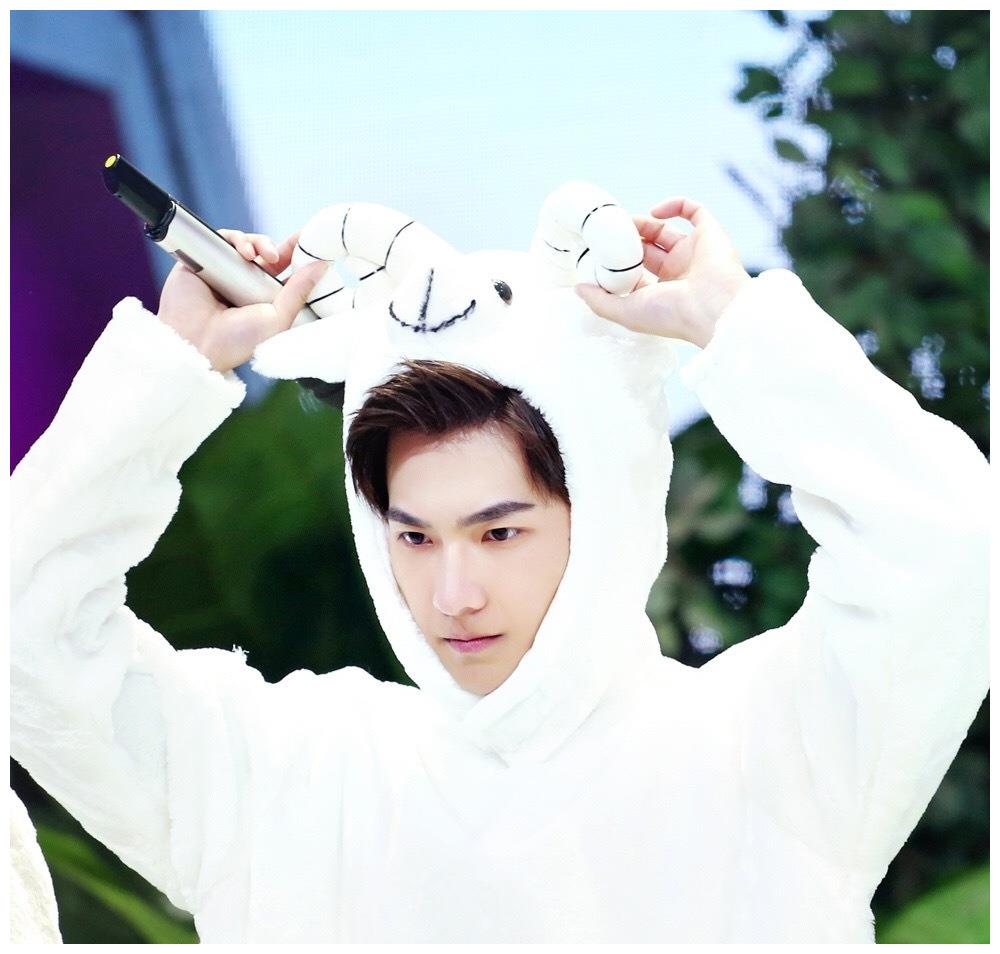 杨洋| 笑起来可以融化整个冬天的男孩