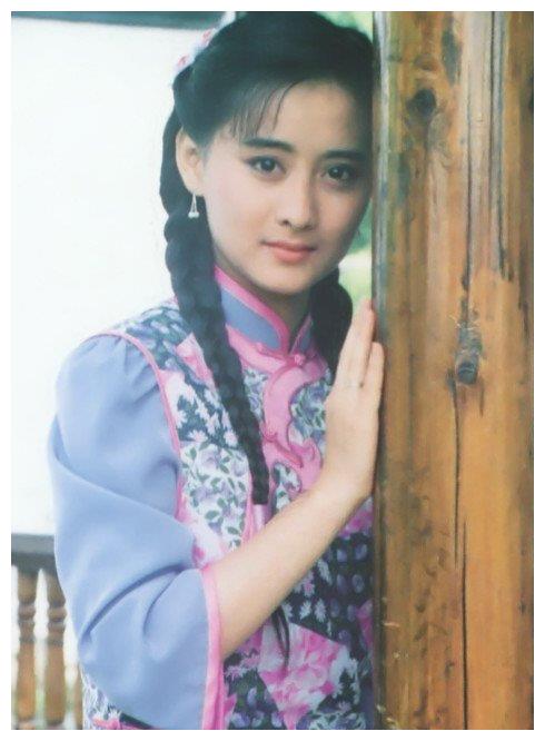 《梅花三弄》女主角,结束八年婚姻,与富豪老公八年无子女