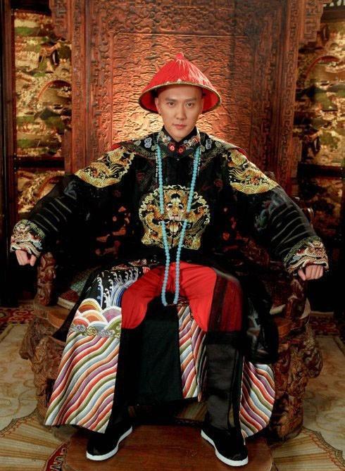 爱新觉罗·胤禄,康熙帝第十六子,他和皇十五子允禑是一母同胞的亲兄弟