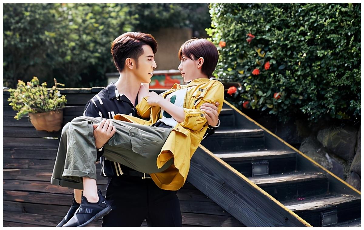 《因为我喜欢你》汪东城男友力爆棚!后背kiss郭雪芙狂放闪