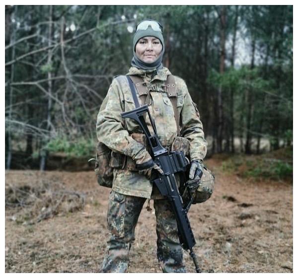德国女兵的近照大家可以来看看