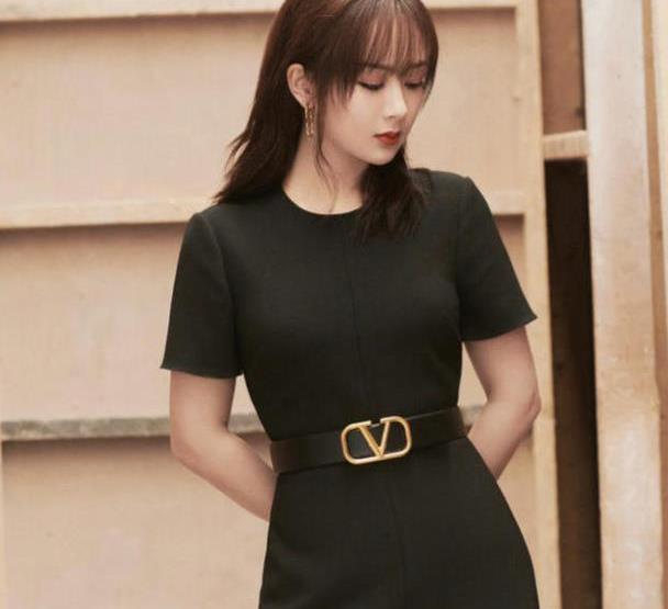 杨紫衣品终于见长了,一袭黑色鱼尾裙窈窕多姿,熟女韵味挡不住