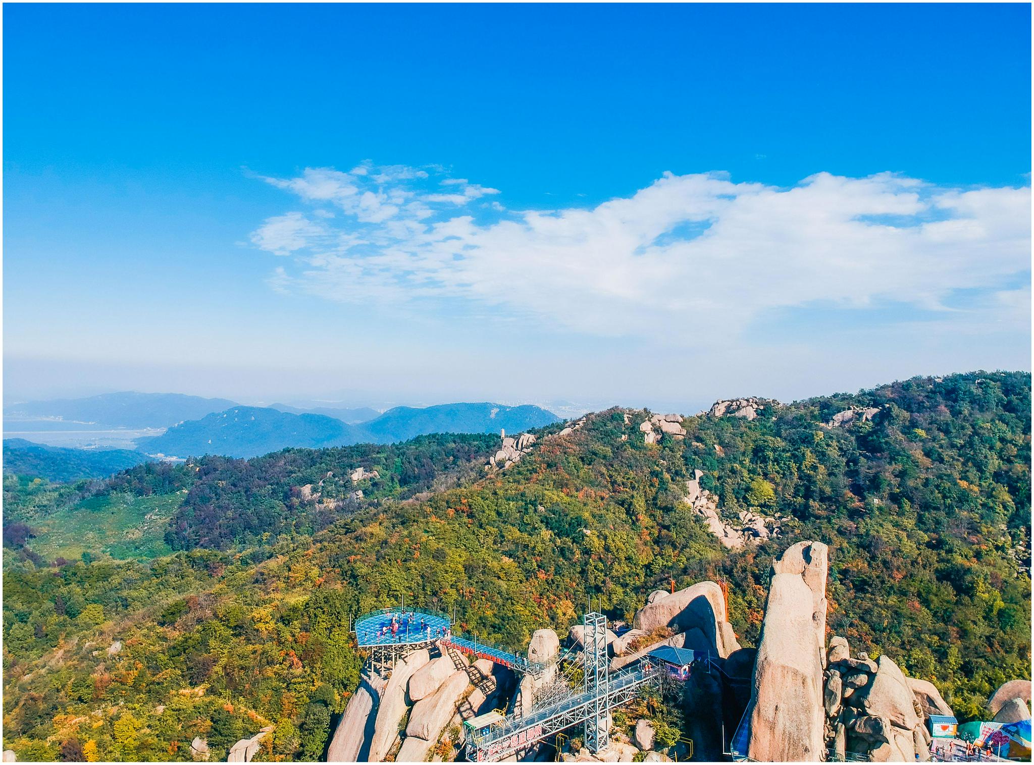 秋高气爽巨石山亦是如此