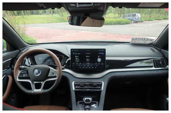 全新动力总成来袭抢先试驾比亚迪宋plus中控台被玩出花