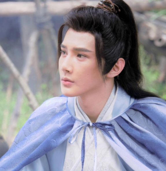 《青3》选手彦希被曝偷戒指,本尊直播回应只是喝多了,否认偷窃|青3