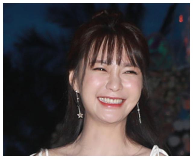 娱乐圈中不适合大笑的女明星,一大笑就毁形象,刘亦菲也在其中