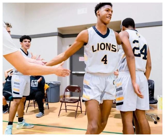 独臂少年太逆天！坚持不懈磨练球技，单手暴扣钉板大帽信手拈来休闲区蓝鸢梦想 - Www.slyday.coM