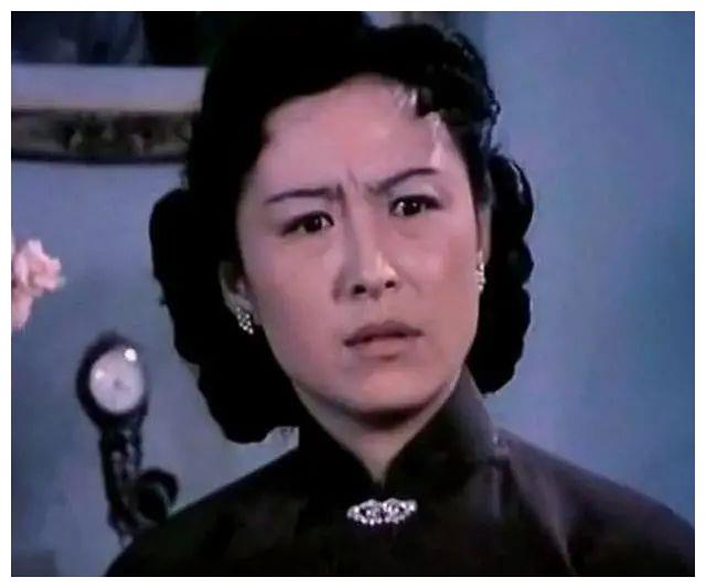 邬君梅大秦赋演技被赞母亲朱曼芳也是演员二人游玩照曝光