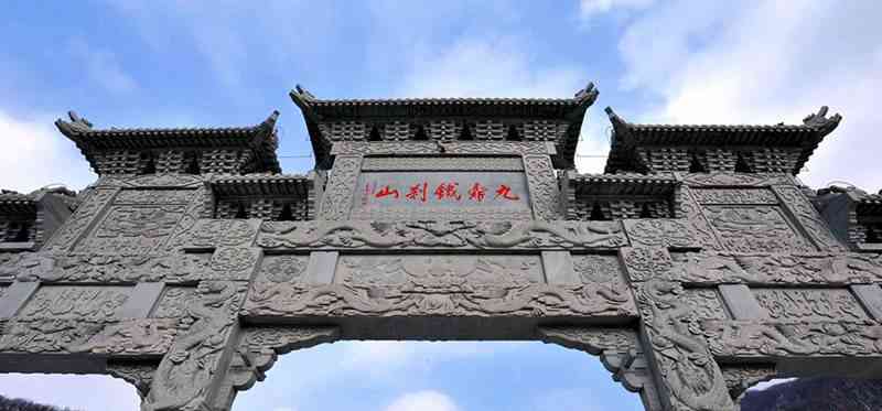 本溪最“嚣张”的景区,海拔不过千米却很雄伟,建筑很美但游客少