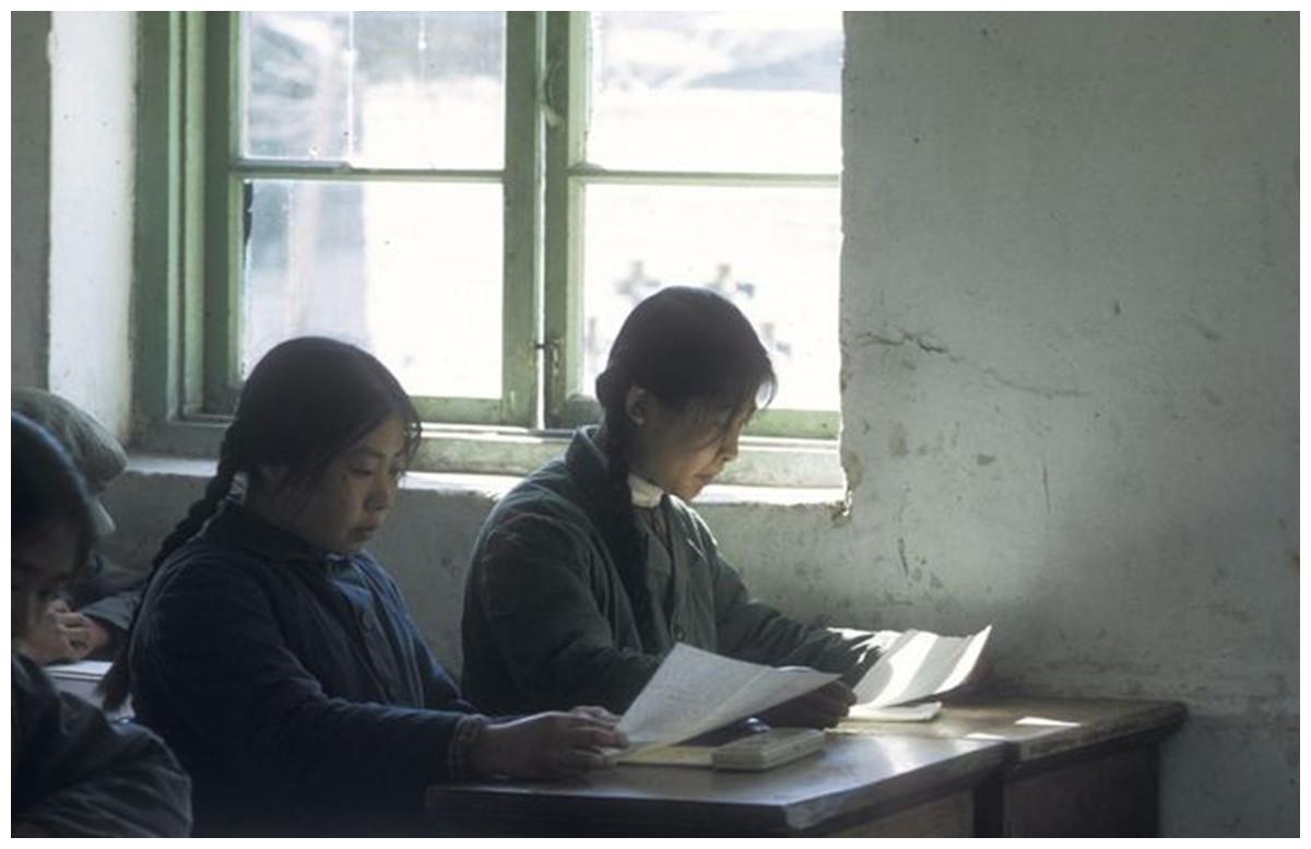 老照片70年代北京大学的工农兵学员他们后来都成了栋梁之才