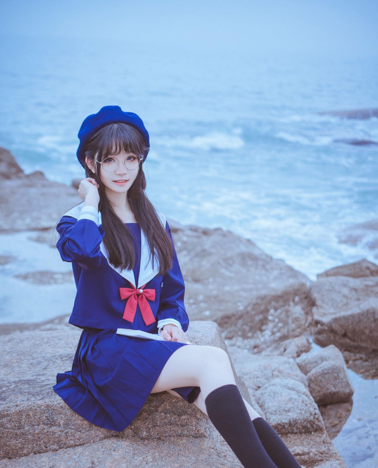 海边的jk少女从海边吹来的风也想扬起你蓝色的百褶裙