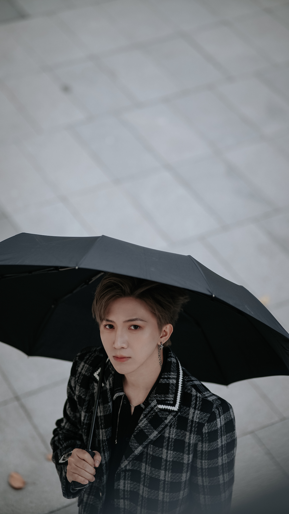 梁君诺回忆的角落mv上线细腻演绎感情的无奈遗憾