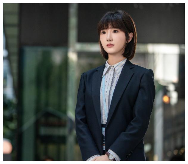 穿得比"二十"还少女?钟晓芹的"三十"减龄穿搭,你get到了吗