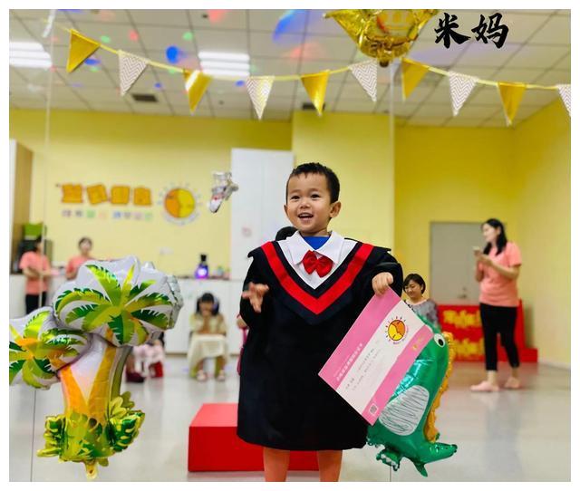 我儿说，妈妈你没工作没钱结账，不能吃，爸爸付钱的，爸爸可以吃休闲区蓝鸢梦想 - Www.slyday.coM