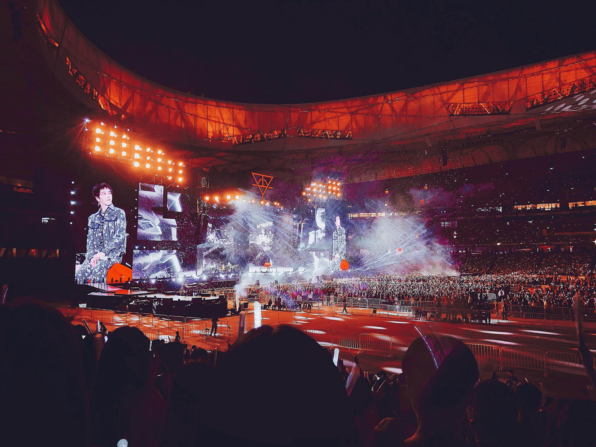 华晨宇演唱会图片:我们都是孤独的,聚在一起便不再孤独