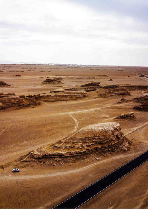 我国最大的风蚀地貌景区,一般人都很少进入,摄影爱好者的圣地!休闲区蓝鸢梦想 - Www.slyday.coM 我国最大的风蚀地貌景区,一般人都很少进入,摄影爱好者的圣地!休闲区蓝鸢梦想 - Www.slyday.coM