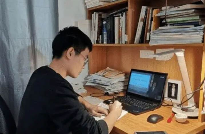 河北老师上网课惨遭炸房,图片语言不堪入目,遇内鬼学生老师很生气休闲区蓝鸢梦想 - Www.slyday.coM