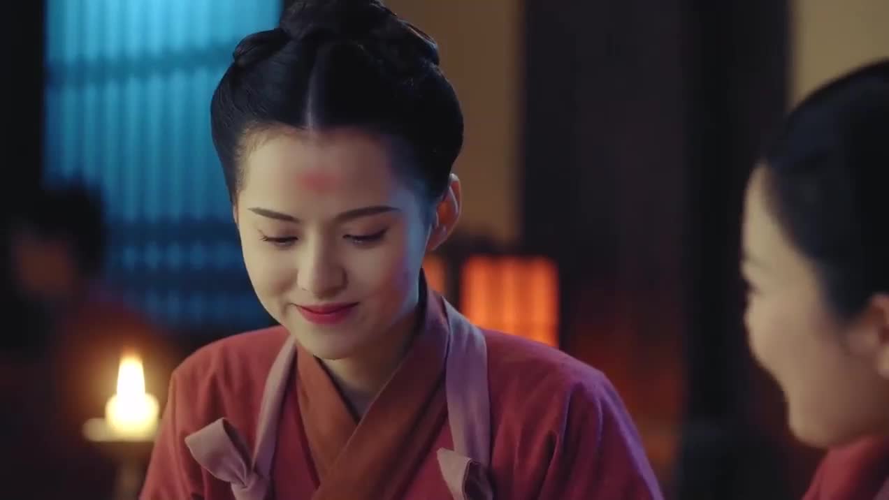 林真儿在尚宫局遭受嘲讽宫女拿出许多衣服让林真儿洗