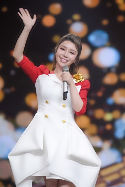 《黄金100秒》聚焦百姓 维妮娜助选手安心表演|央视|维妮娜|选手_新浪