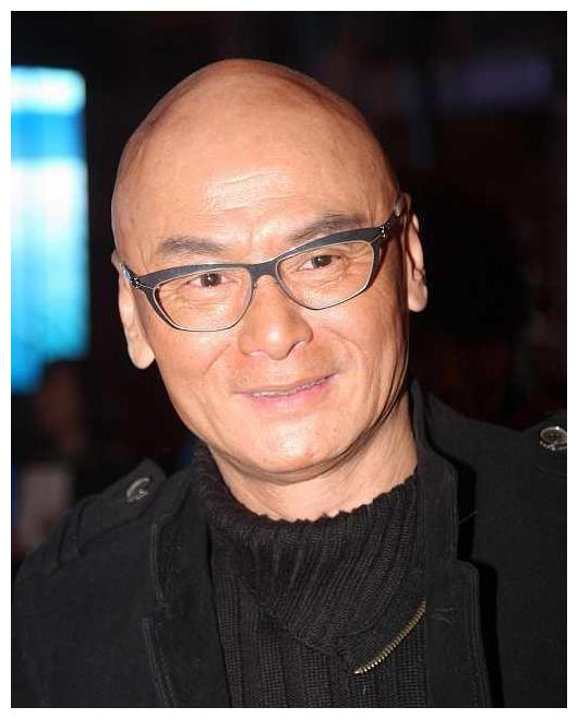 她是吴京前女友,因病决定终生不育,49岁坚持照顾非亲非故刘家辉