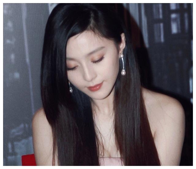 范冰冰旧照疯传颜值和身材都堪称人间尤物发量令人羡慕