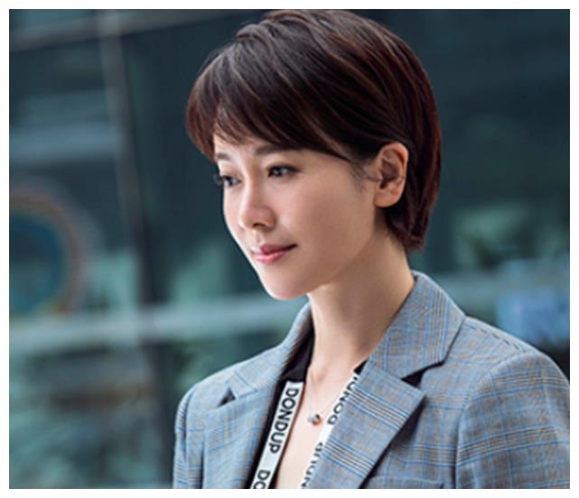 靳东官宣一新剧,原以为女主已经够美了,但看到女二瞬间就爱了
