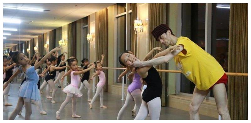 郭冷的经历正是这句话的完美诠释,他在芭蕾舞上极有天赋,但是他也从未