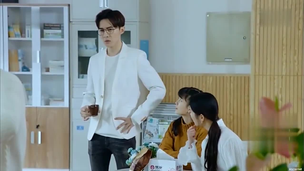 女老师要帮陶西上体育课,却被他嫌弃,真是搞笑