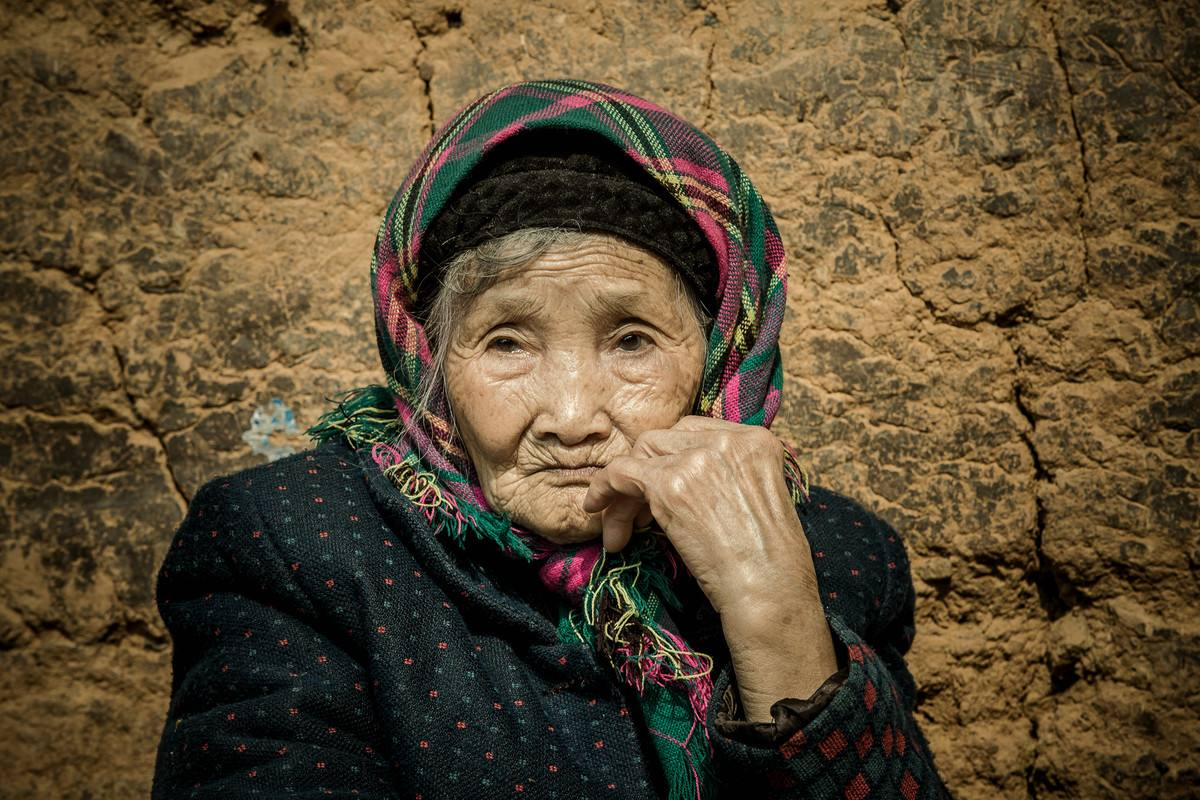 最豪祖奶奶火了,得知孙媳妇怀双胞胎:每人1套房,十万现金