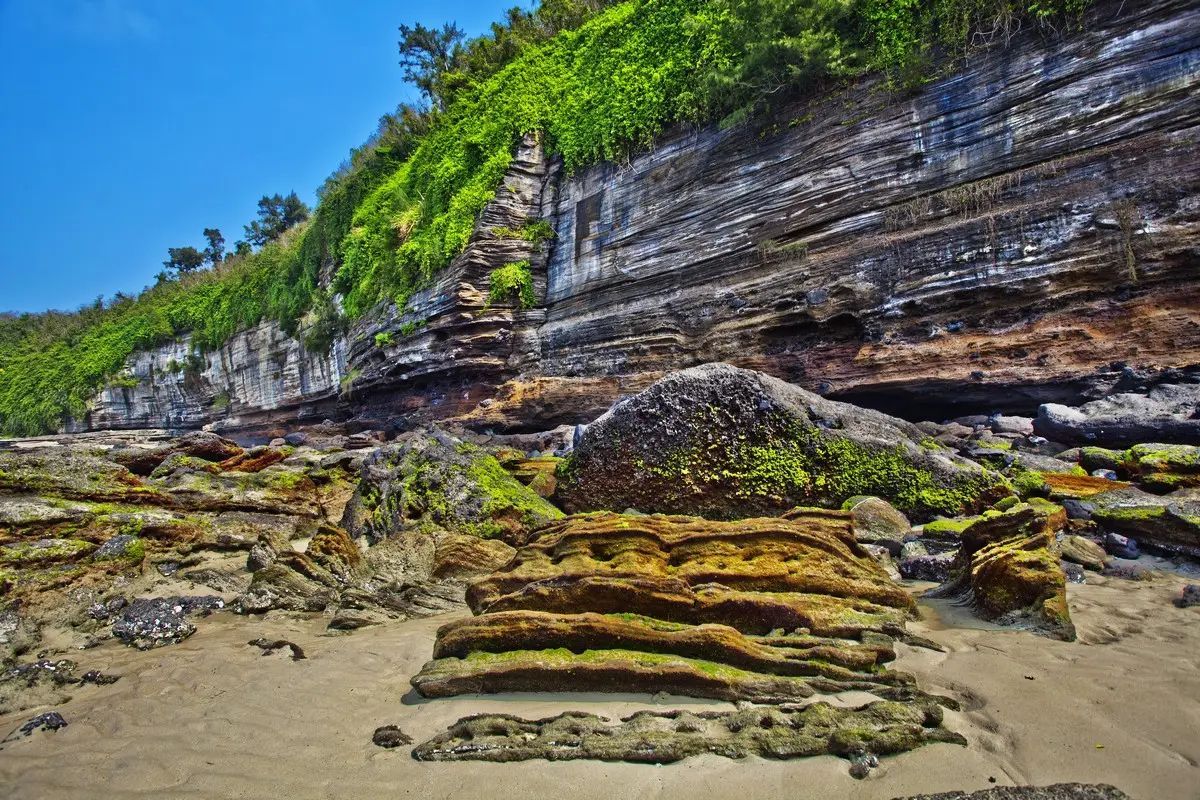 龙宫探奇,藏龟洞,贼佬洞,百兽闹海,海蚀拱桥,月亮湾,珊瑚沉积岩景象