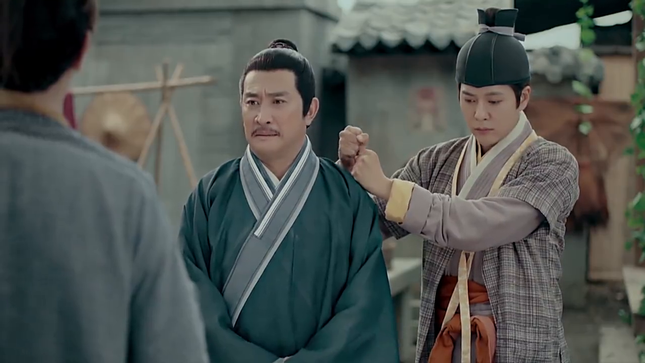 小天把狱卒只为让给哥哥,独自一人出远门,父亲担心不已!