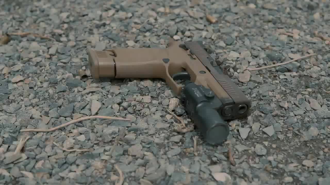 西格绍尔m18手枪,靶场快速射击测试,棕色的外观充满战术气息