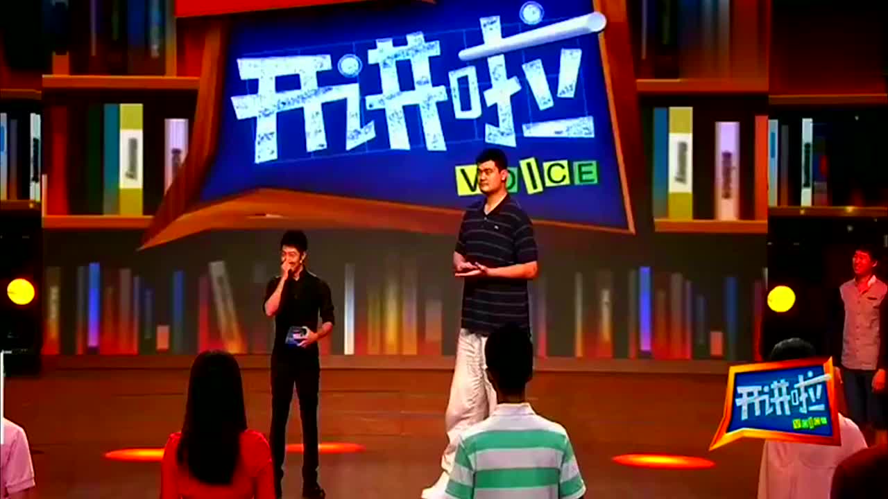 被身高暴击的明星集锦:当撒贝宁遇上姚明,简直是欲哭无泪