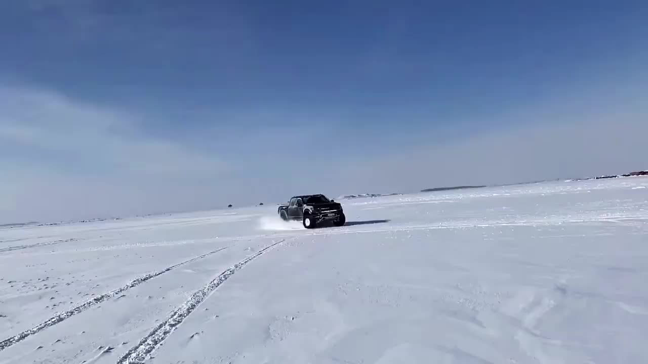福特大猛禽雪地漂移就是猛!