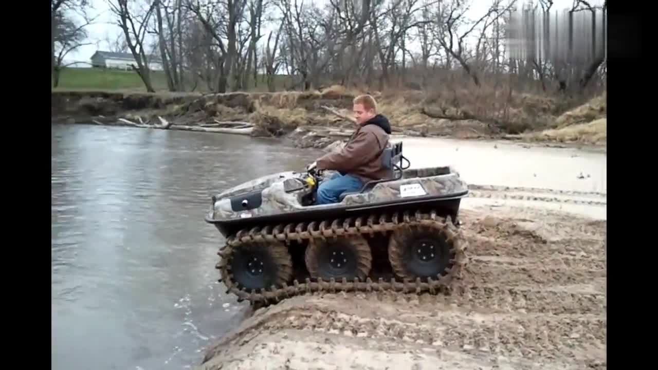 太霸气了,国外牛人自制的履带车