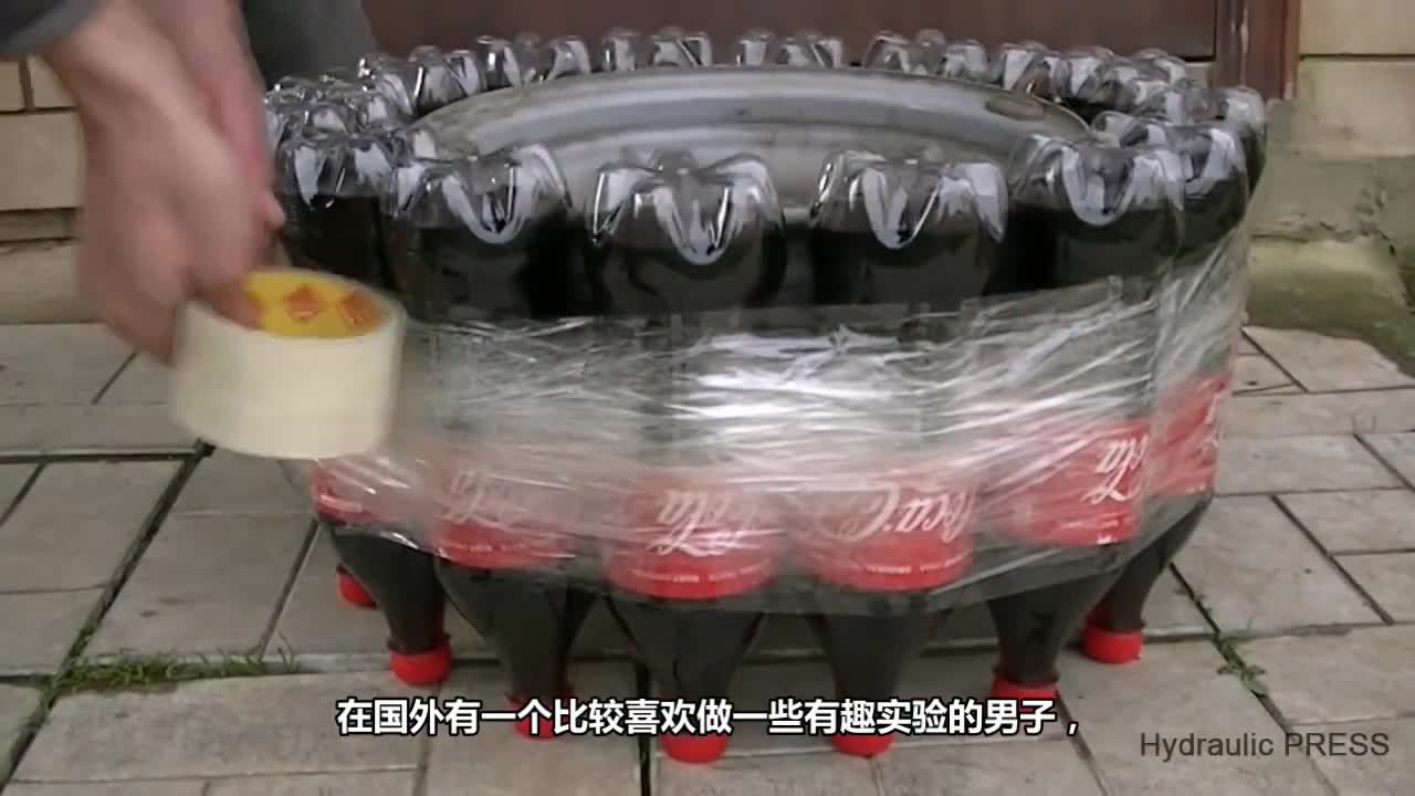 男子把50瓶可乐灌进轮胎里,高速运转一段后可乐爆发了!