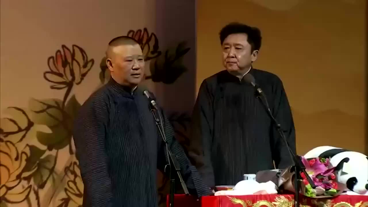 郭德纲学于谦抽烟,于谦:我要照这么抽,三根就要得肺癌了