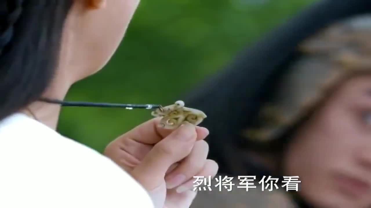 现场下跪求女子放过,简直自作孽不可活 为您推荐: 抗战:李本忠回到家